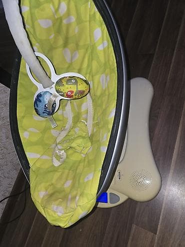 Oğlan və qız üçün, Beşik, Yellənmə mexanizm ilə