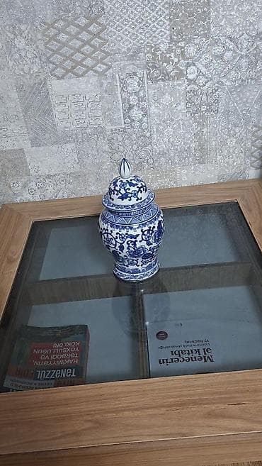 qab gülleri: Bir vaza, Keramika — 1