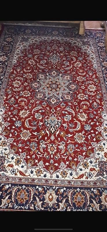 Təbrixin yun xalcasi satilir eyni xalcadan iki ədəd var.olcü 2/3