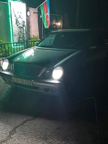 mercedes 600: Mercedes-Benz E-Class (W210) sedan - Kuzov: 4 qapılı sedan, gümüşü — 2