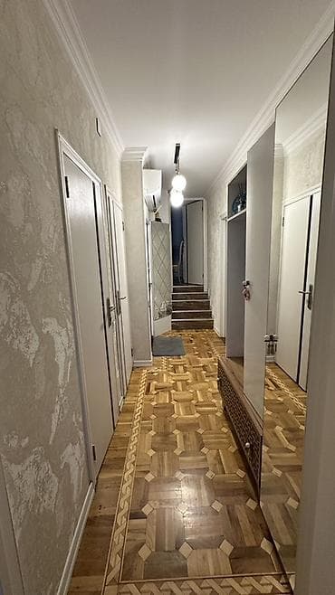 Daşınmaz əmlak: 3 otaqlı mənzil – şəhər daxili yol kənarı, 5 mərtəbəli binada. 5-ci — 8