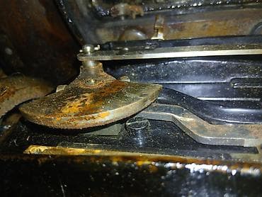 antik mebellər: Məhsul: mexaniki tikiş maşınının alt mexanizmi (köhnə model) Təsvir — 3