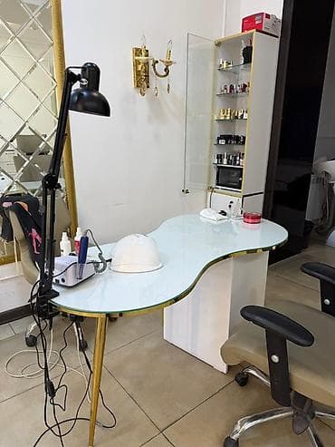 Manikür/estetik salonu üçün iş masasının dəsti - Şüşə səthli, dalğalı — 1