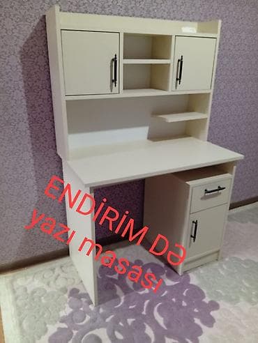 Офисная мебель на заказ: Yazı masası – funksional rəf və dolablı model - Üst hissədə 2 qapalı — 1