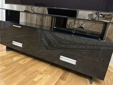 İşlənmiş, Düz TV altlığı, Polkalı, Şüşəli