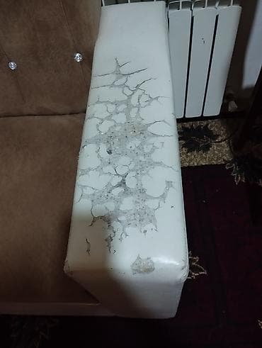 Divan və kreslo dəstləri: Künc Divan yaxşı Vəziyyətdə Bir Tək Qollarında Didilmələr Var Qalan — 3