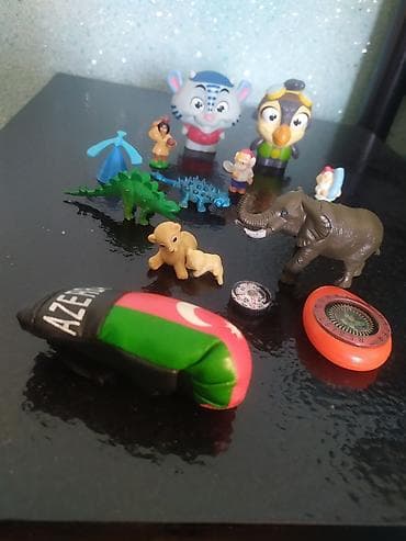 Uşaq üçün kiçik oyuncaqlar və aksesuarlar dəsti - Müxtəlif fiqurlar