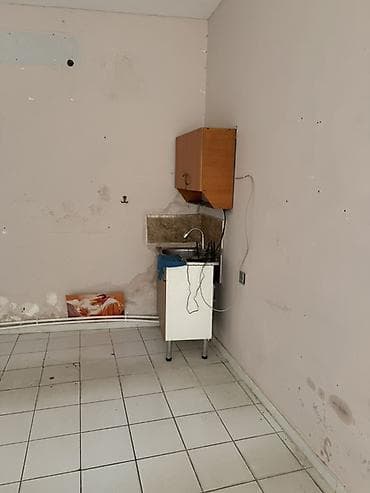 aff mall kiraye ofis: İcarəyə verilir: kiçik kommersiya/servis sahəsi - Açıq planlı otaq — 3