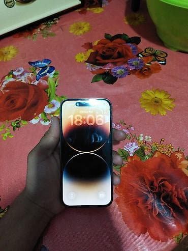 processor core i7: IPhone 14 Pro, 128 GB — 5