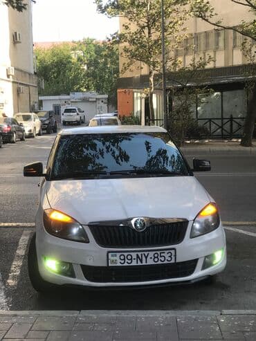 Skoda Fabia Combi, ağ rəng, universal kuzov. Özəlliklər: - Geniş lalafo.az -da Skoda Fabia Combi, ağ rəng, universal kuzov. Özəlliklər: - Geniş