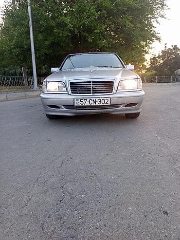 Mercedes-Benz C-Class: 2 l | 1995 il Sedan