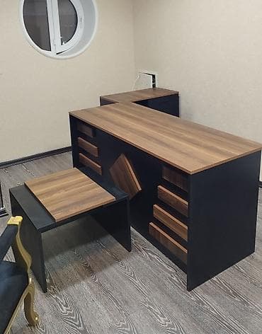 Yeni, Müdir üçün, Künc masa