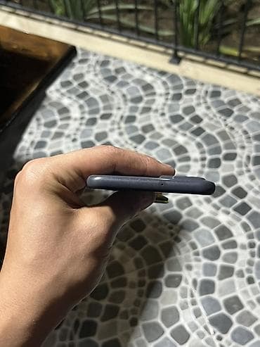 Samsung a23 Boz reg 128 gb yaddaş 4 gb ram Təkcə ekran deyişilmelidir — 6