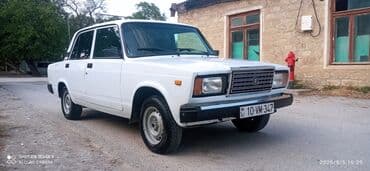 w211 disk: Vaz 2107, ağ rəng, 4 qapılı sedan. Xüsusiyyətlər: - Klassik kuzov — 1