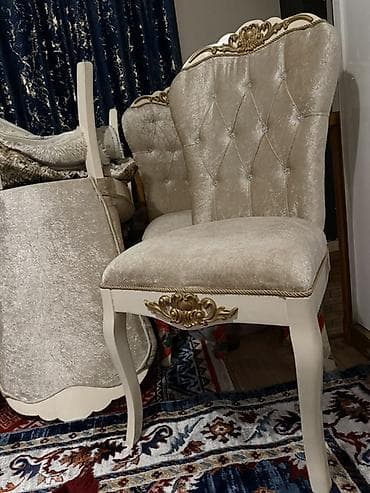 Klassik üslubda qonaq otağı dəsti - 2 ədəd vitrin şkaf: krem rəngli