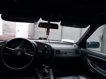 BMW 3 series: 1.6 l | 1993 il Sedan — 4