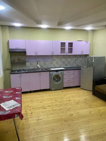 8Noyabr prospektində, Əbilov adlanan küçədə belə bir səliqəli həyət