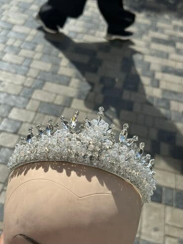 Kristal daşlarla işlənmiş taç/diadem - Rəng: Gümüşü baza, şəffaf
