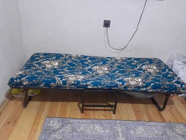 Raskladuşka Normal vəziyyətdə Ölçü 70×180 Qiyməti 50 manat. Ünvan
