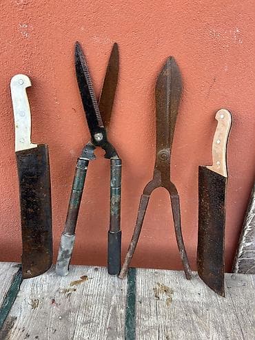 Qayçılar, bıçaqlar: Köhnə tip əl alətləri dəsti – qarışıq paket satılır.Qiymətlər — 3