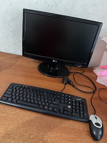 Monitorlar: LG Flatron W1943SS monitor + Genius klaviatura və simli optik siçan — 1