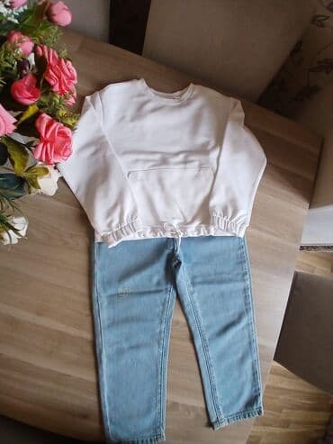 uşaqlar üçün toxunma köynəklər: Uşaq geyim dəsti - 2 parça: ağ sweatşört və açıq mavi cins şalvar - — 1