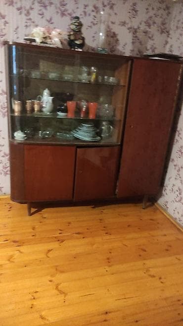 vitrin polka: Retro vitrin-bufet şkaf - Material: taxta karkas, parlaq finiş; ön — 3