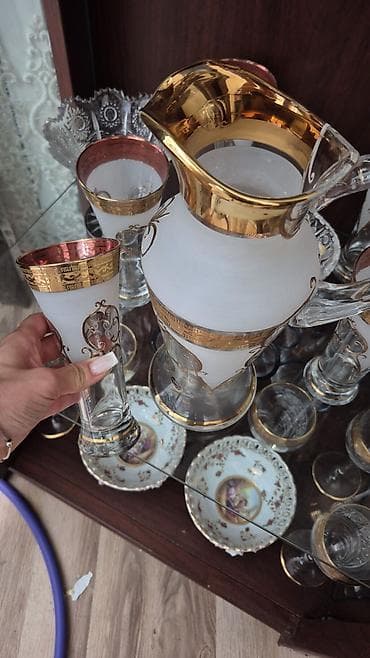 Məhsul: Qonaq otağı üçün vitrinli mebel dəsti + servis qabları — 2