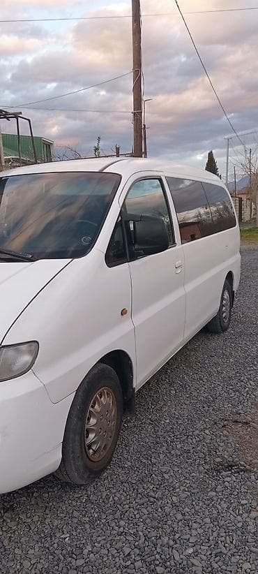 opel astra xecbek: Hyundai H-1/Starex mikroavtobus – ağ rəng, 77-NE-679 dövlət nömrə — 3