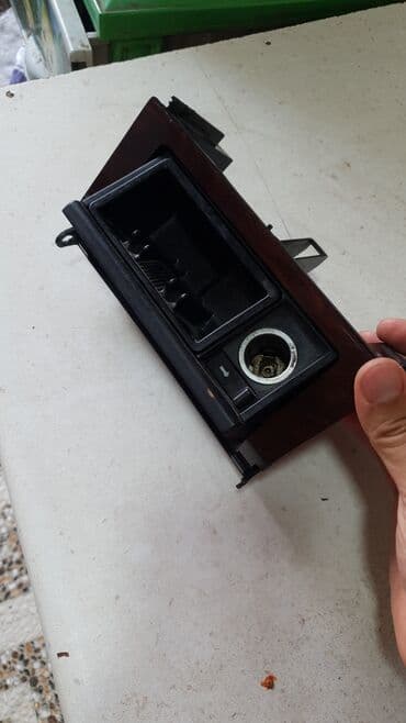 in ve yan: W202 külqabı — 3