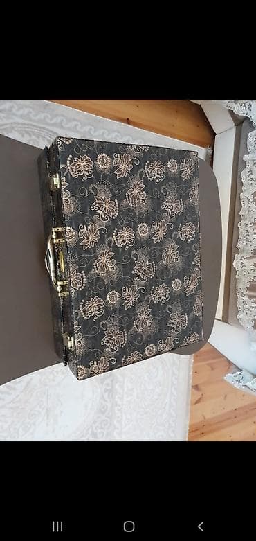 Şəkildə gördüyünüz dəst satılır.Almaniyanındır.Qızılı rəngdədir