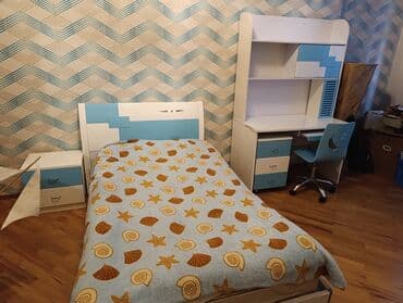 Oğlan və qız üçün, Təknəfərlik çarpayı, Yazı masası