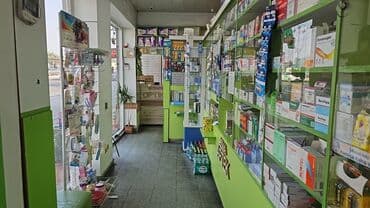 kirayə avtoyuma: Satılır.Aptek və optik mərkəz Təsvir: - Şəhər küçəsinə çıxışı olan — 5