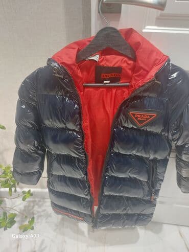 ust: Kurtka.Həm qız,həm oğlan uşağı geyinə bilər.7-8yaşa.Dizə qədərdir.160 — 1