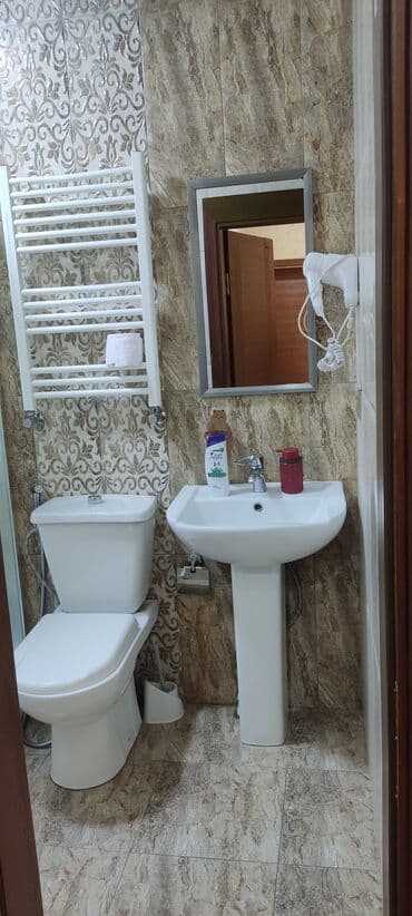 otaq arakesmeleri: Xüsusiyyətlər: İnşaatçılar metro stansiyasına 6 dəqiqəlik yürüş — 9