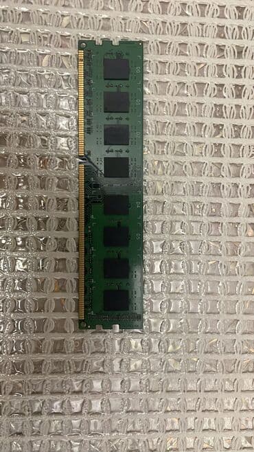 Настольные ПК и рабочие станции: Оперативная память (RAM) 4 ГБ, 1600 МГц, DDR3, Для ПК — 1