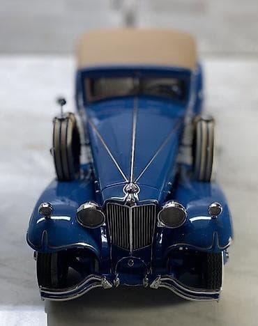 dəmir pullar: Kolleksiya üçün orijinal avtomobil modelləri.M 1/18 — 8