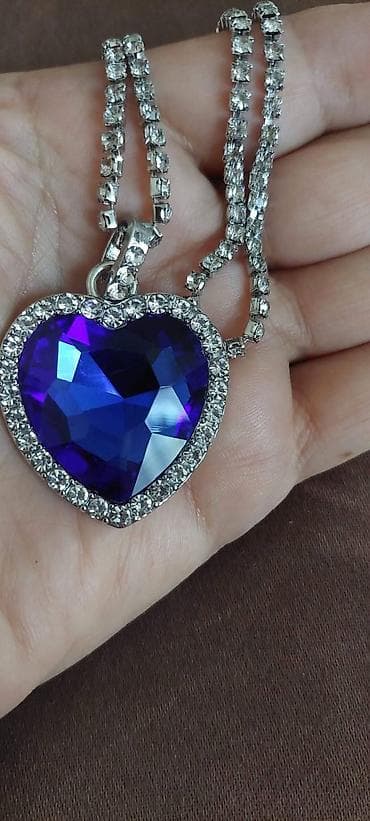 boyunbag: Zinət dəsti və aksesuarlar 1) Kristal daşlı boyunbağı və sırğa dəsti — 10