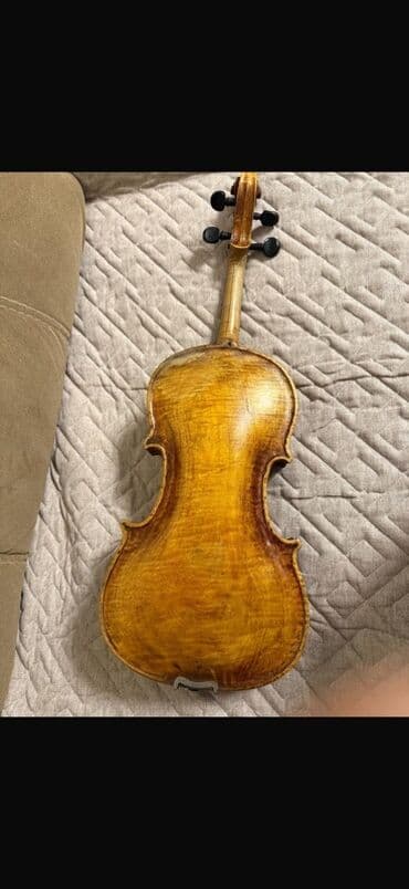 скрипка и электрогитара: Məhsul: Klassik qədim skripka, gözəl səs və usta işi Təsvir: - Tam — 4