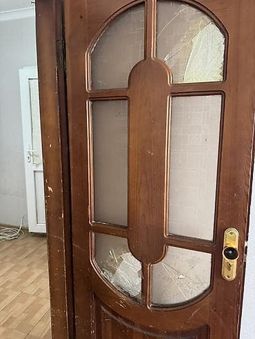 Taxta otaq qapısı – şüşəli model qiymet 10 manat 2 ededi 20 azn edir