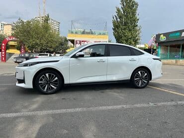 bmw x7 2009: Changan Qiyuan A05: 1.5 l | 2024 il 24085 km Sedan — 4