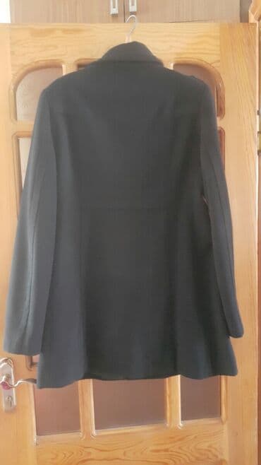 qadınlar üçün qısa paltolar: Dizden palto 42 razmer cibleri var hamile qadinda geyine biler — 2