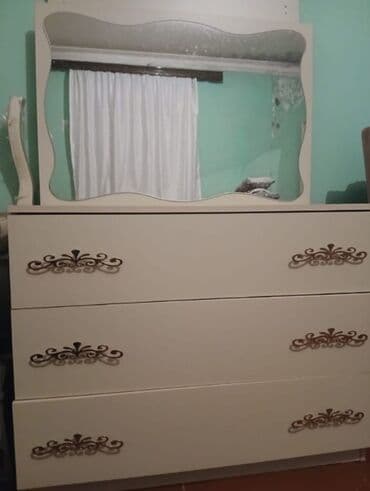 Divan və kreslo dəstləri: İkinəfərlik çarpayı, 2 tumba, İşlənmiş — 3