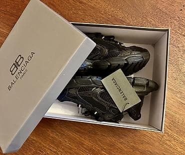 krosofka: Balenciaga 3XL
Состояние новое,размер указан 37,на ногу 23,5 см — 1