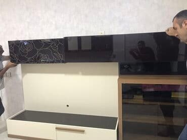 ikinci el metbex stolu: İşlənmiş, Düz TV altlığı, Polkalı, Şüşəli — 1