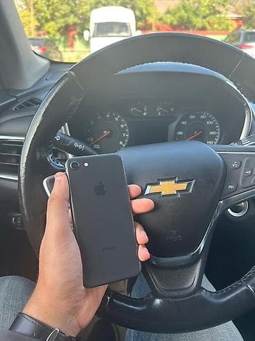 iphone 7 plus qiyməti: IPhone 8, 64 GB, Qara, Barmaq izi — 2