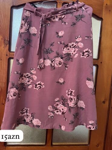 Toy paltarları və aksesuarları: Qadın və kişi geyimləri – seçmə modellər 1) Qara kapüşonlu şişmə — 2