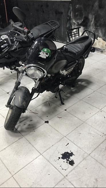 Kafe-reyser üslublu şəhər tipli motosiklet Xüsusiyyətlər: - Kuzov və