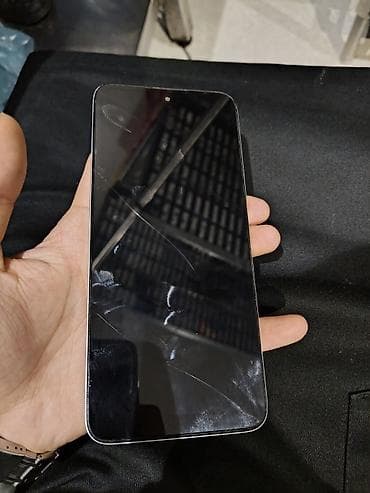 resmi not 9: Redmi smartfon – ağ rəng Xüsusiyyətlər: - Arxa tərəfdə üçlü kamera — 4