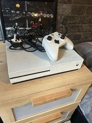 Xbox One S 1TB yadaşi var içinde FC25, Call Of Duty WWII, Resident